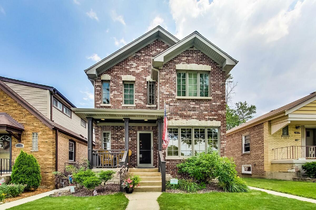 GenuineChicago's tweet photo. The program is aimed at increasing the number of first-time homebuyers in Black and Latino communities, .. https://t.co/FVxf9BqCyH https://t.co/dbS53cXRZK