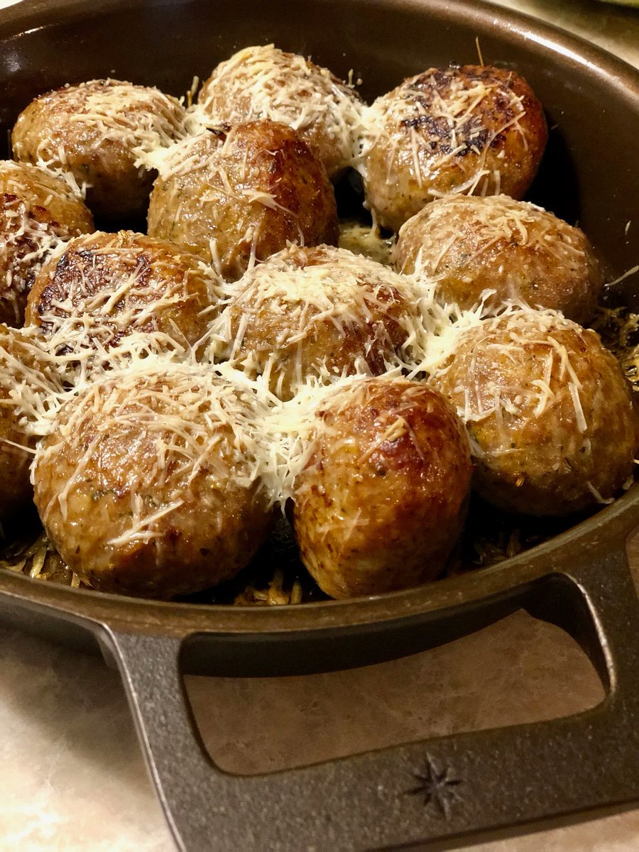 BuzzyWaxx's tweet photo. https://t.co/AI9Yf2HXWH 

There's nothing quite like Sunday Supper with the ones you love. 🍝🍷 The smell of a delicious homemade meal wafting through the house, the laughter and conversation filling the air. It's a time to slow down, connect, and savor the simple moments in life https://t.co/RZwAym2WvS