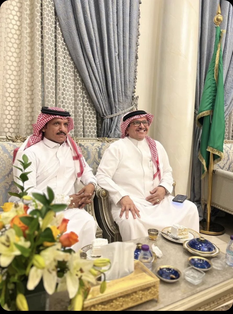 difids_23's tweet image. عاجل يحدث الآن🔥
افرح يامحب وتألم ياحاسد

استقبال فخم للفخم ابن دغيثر @BenDegaither في الخبر في ضيافه الجنرال محطم الآمال بن عوده @binodaah_  بمناسبه تخرج ابن اخيه نايف @NAIF00LAW  من كليه الملك فيصل الجويه ملازم طيار
اعانه الله لخدمة دينه 💚ومليكة 💚 ووطنه 

نعود الى أجازتنا 😴