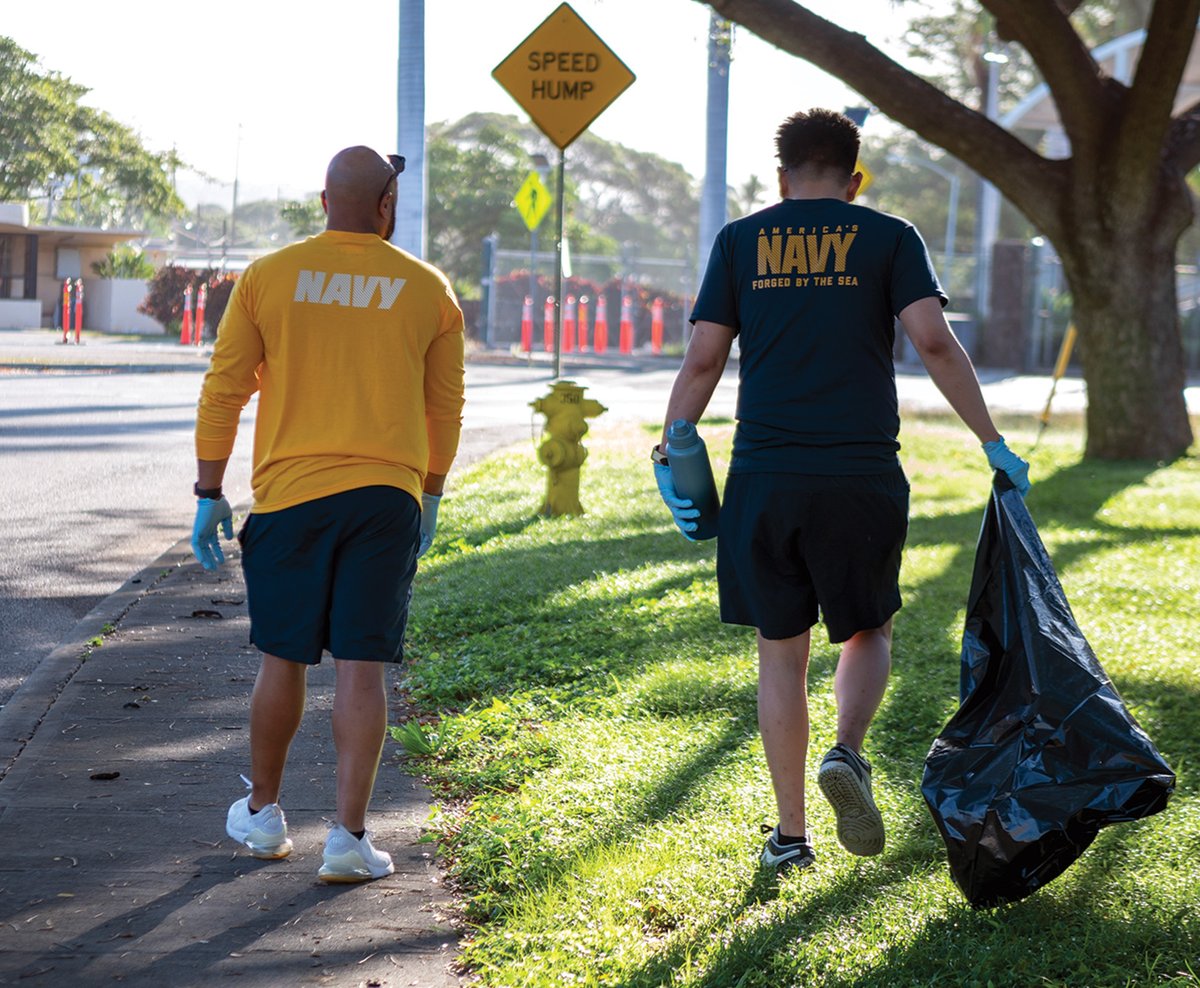 JointBasePHH's tweet photo. Volunteers picked up trash on the Pearl Harbor side of JBPHH during the #LoveJBPHH quarterly cleanup event held on 24 March. Check back for more info on the LoveJBPHH /July 21st cleanup on Hickam Field. Mahalo!
#volunteersmakeadifference #teamwork https://t.co/BbAQPkhMp2 https://t.co/qO4kSkFfnB