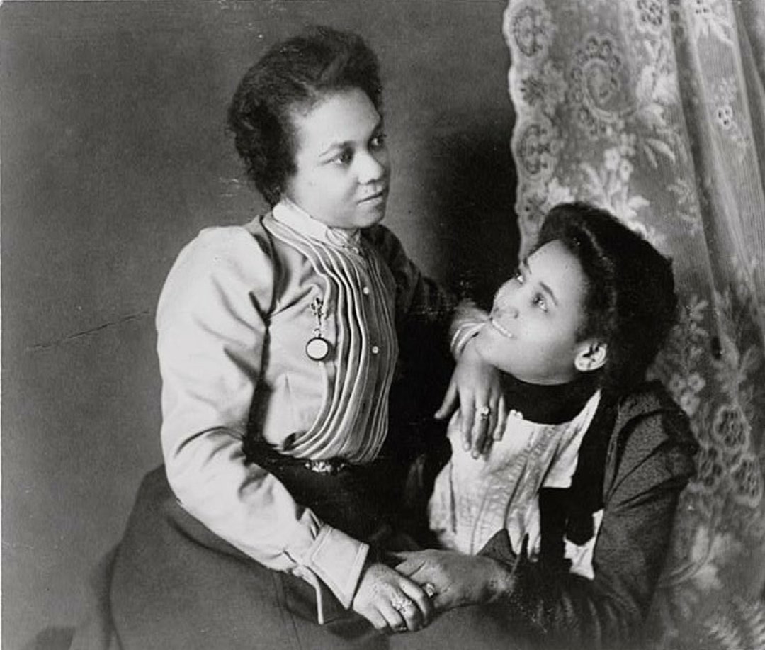 Portrait of two unidentified women. Photographed in 1899.