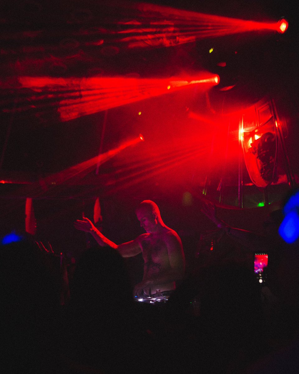 Gracias por bailar con nosotros 🪩

@herculesandloveaffair en la casa🏛️

📷 <a href="/danielcarrillo/">Coach Carrillo</a>.mx 

🏛️ <a href="/ferrazmusic/">FERRAZ</a> este sábado 

🎟️Tickets en BIO