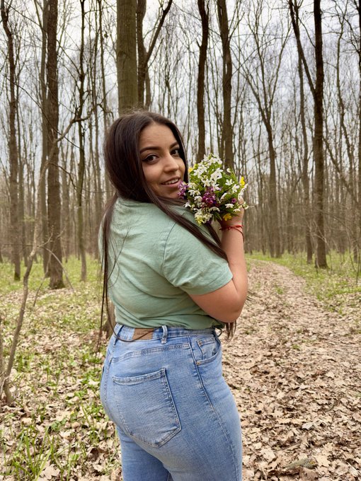 Hello!🥰 i have a mega surprise for you!🎉🎁 i have two super hot videos waiting for you privately if you<a href="/tag/jingleballs"class="tags"><span>#jingleballs</span></a><a href="/tag/christmas2022"class="tags"><span>#christmas2022</span></a>