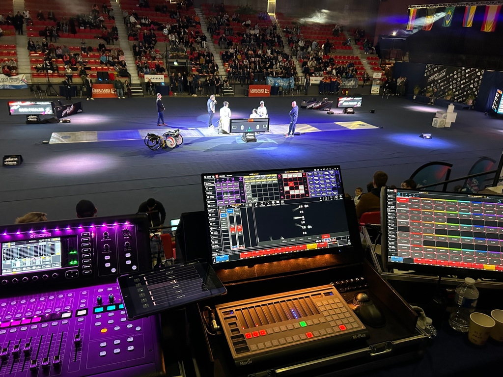 ControlObsidian's tweet image. @sylvaincoulaty taking out his Onyx Rig out for the International Fencing d’Escrime World Championship. Featuring the NX-Touch on 2 Touch monitors. It’s great to see how different everyone sets up their workspace.
#ObsidianControl #Onyx #NXTouch #repost