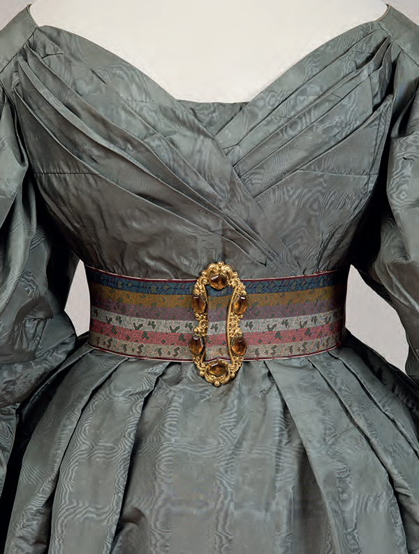 Evening dress, 1831-35. Cora Ginsburg.