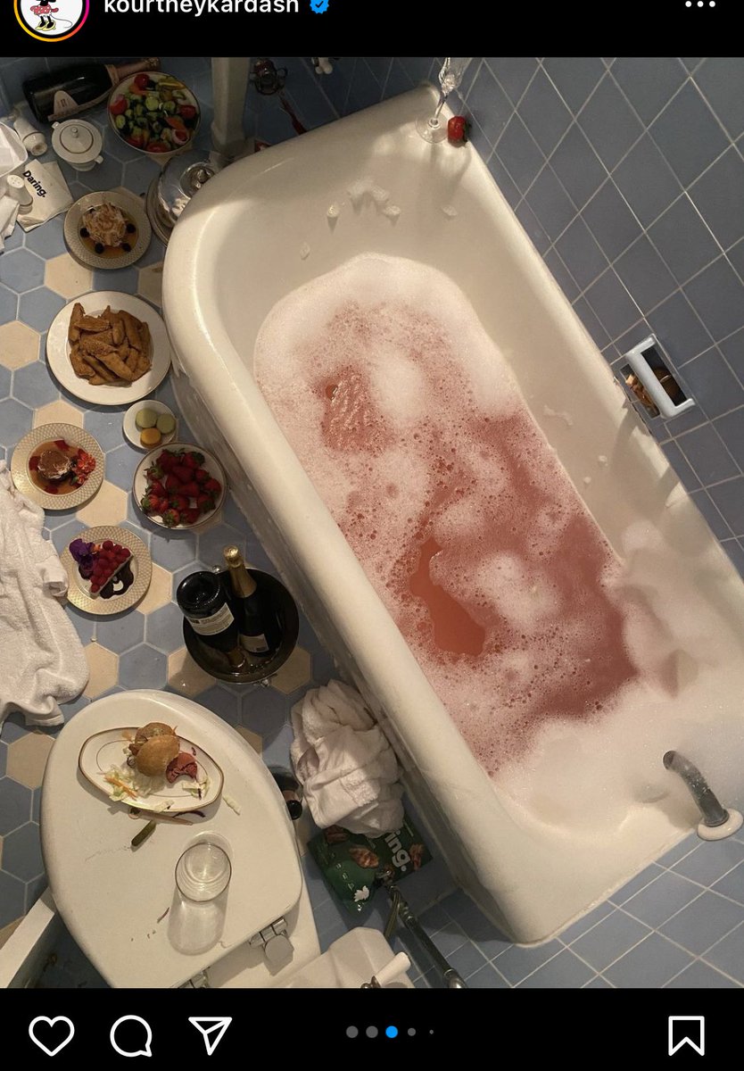 estherdaniel_'s tweet photo. Idc how clean your bathroom is this could NEVERRRRR sit right with me 😩 https://t.co/1y2GZ1d4s2