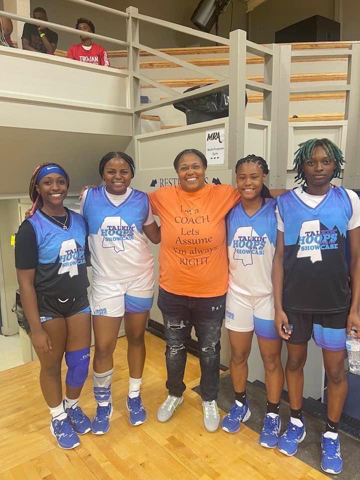 davis_naima's tweet photo. Invited to the Talkin Hoops Showcase and enjoyed myself!! Saw places in my game that I can improve. Thank you Coach Ev for the opportunity @evgeeker https://t.co/UzqxWVuzJq