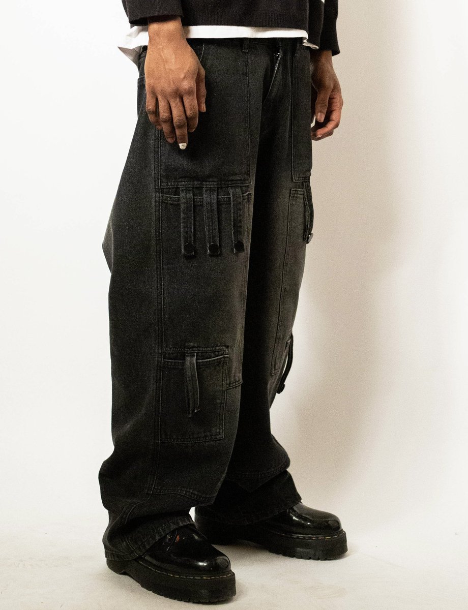 alansanchez_10's tweet photo. Shoot for my first capsule collection @KarreyRoad 

📷: @sloppymess https://t.co/sbFlDpfERm