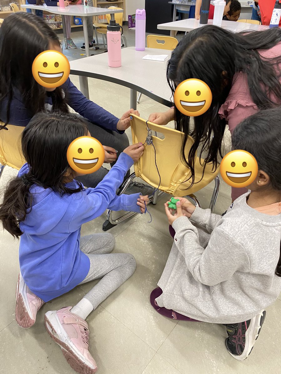 Toda in Science, the Grade 2s learned about the pulley and how they are used in our daily lives to make our work easier💪. Students then collaborated in groups and built their own pulley using string and a wheel to lift up a small load. <a href="/DesmondHDSB/">Viola Desmond Public School</a> <a href="/MrsNelson_hdsb/">Mrs. Nelson's Class</a>