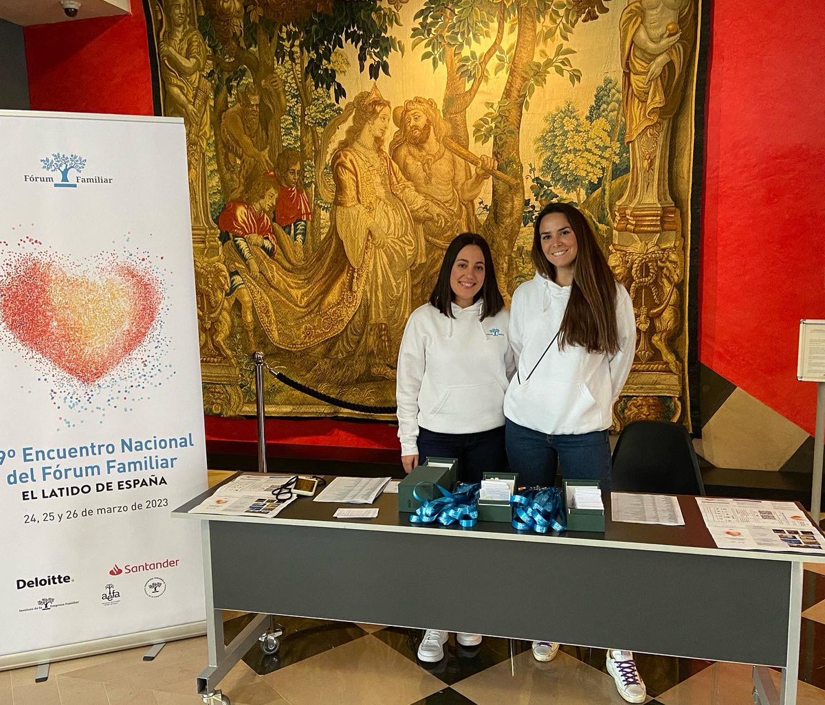 adicoazafatas's tweet photo. El pasado fin de semana se celebró en Zaragoza el 19 Encuentro del Fórum Familiar. 
Nuestro equipo colaboró con la organización para que todo saliera perfecto en un evento tan especial .
Un lujo haber formado parte de este proyecto https://t.co/2LrfkxZXKV