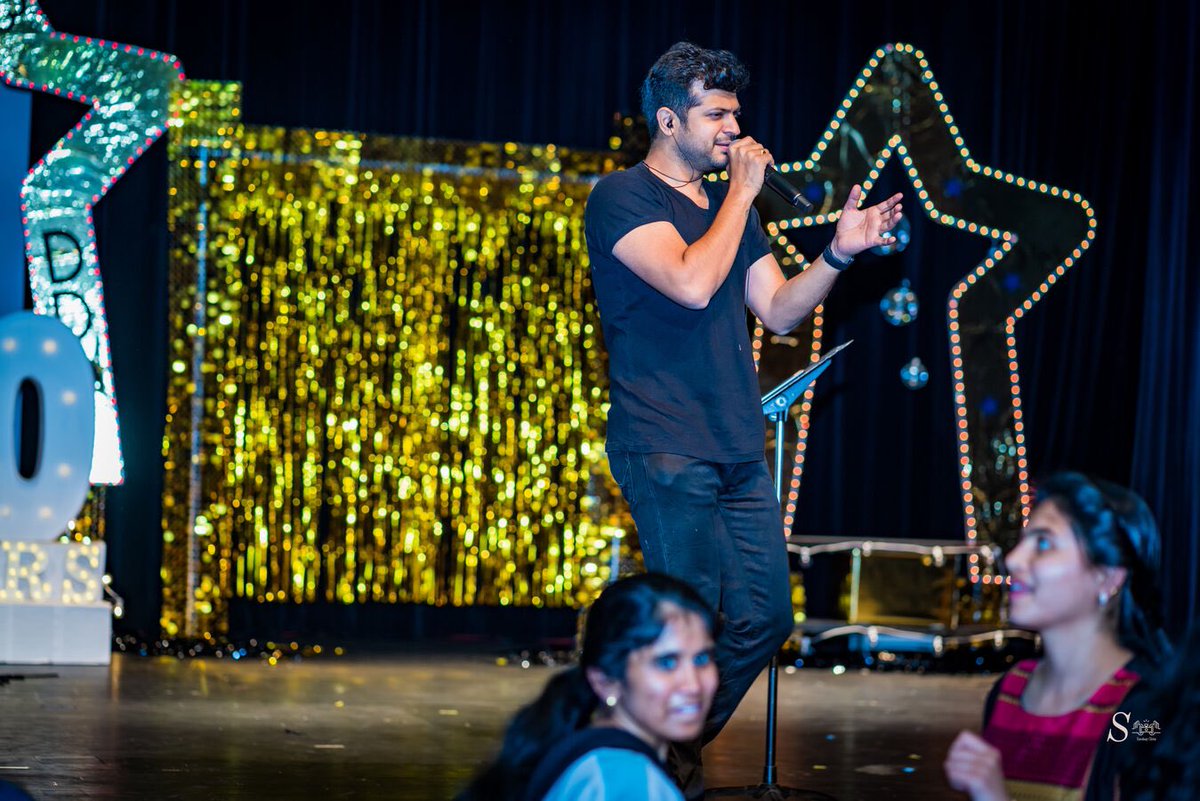 anudeepdev's tweet photo. At a recent gig ❤️.
#AnudeepDev #LiveShow #Performance #Singer #Music #TeluguMusic #TeluguSinger #Tollywood https://t.co/CoMXQrQh2i