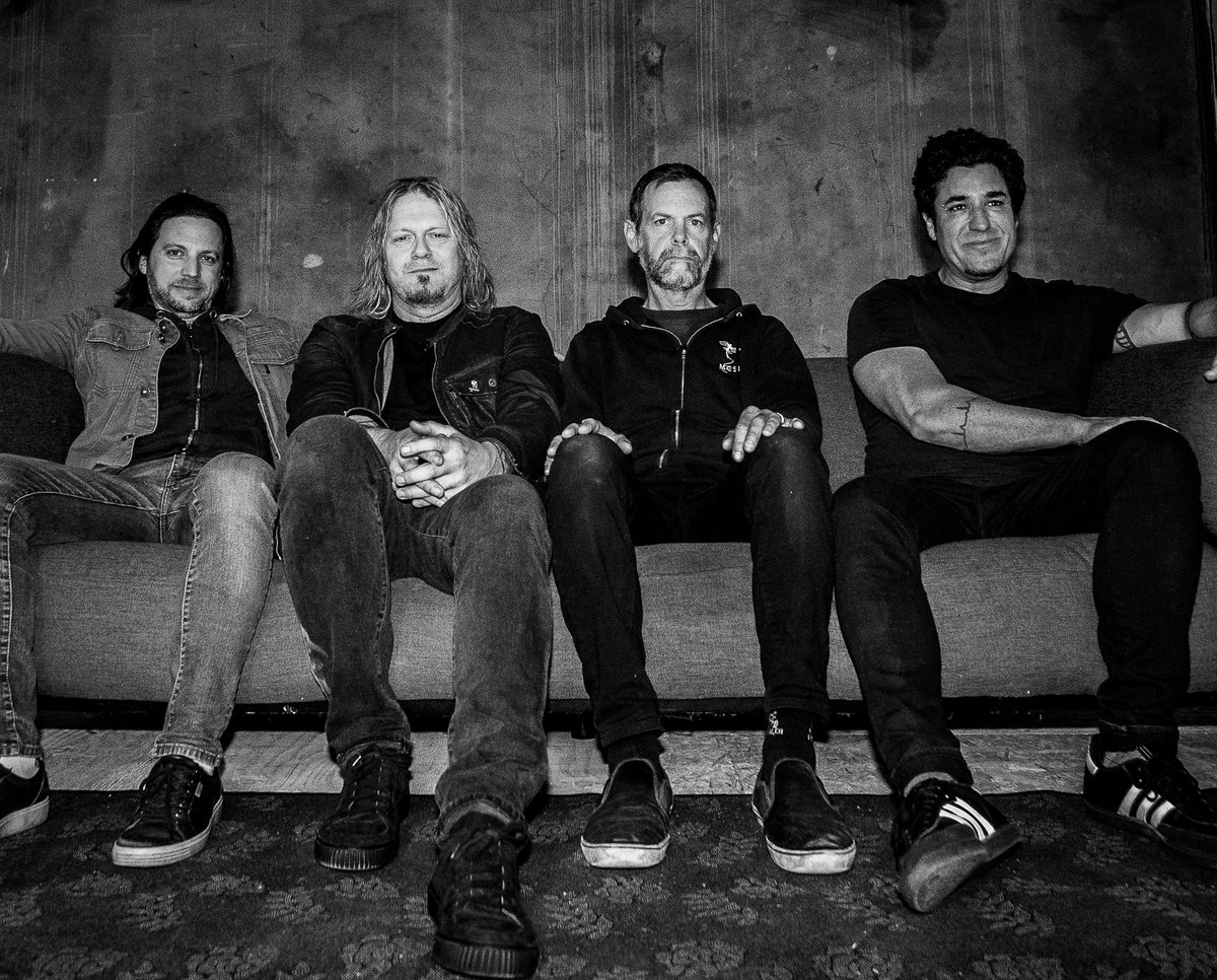 miniaturized tweet media