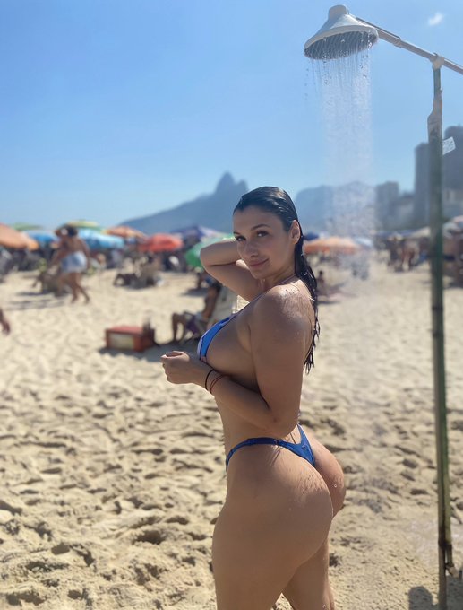 Garota de Ipanema 💦🇧🇷 https://t.co/yGs55enc1I