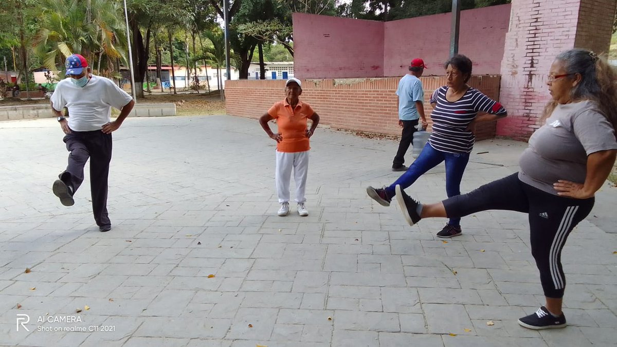 El CSSA Nueva Cua- Charallave, realizó el programa envejecimiento sano y saludable para las personas adultas Mayores. Brindando una atención de sano esparcimiento, física y saludable. #NiCorrupciónNiGuarimbas 
<a href="/NicolasMaduro/">Nicolás Maduro</a> <a href="/magally_vina/">magally vina</a> <a href="/GobDeVenezuela/">Gobierno Bolivariano de Venezuela🇻🇪</a> <a href="/vmsfelicidad/">Viceministerio para la Suprema Felicidad Social</a>