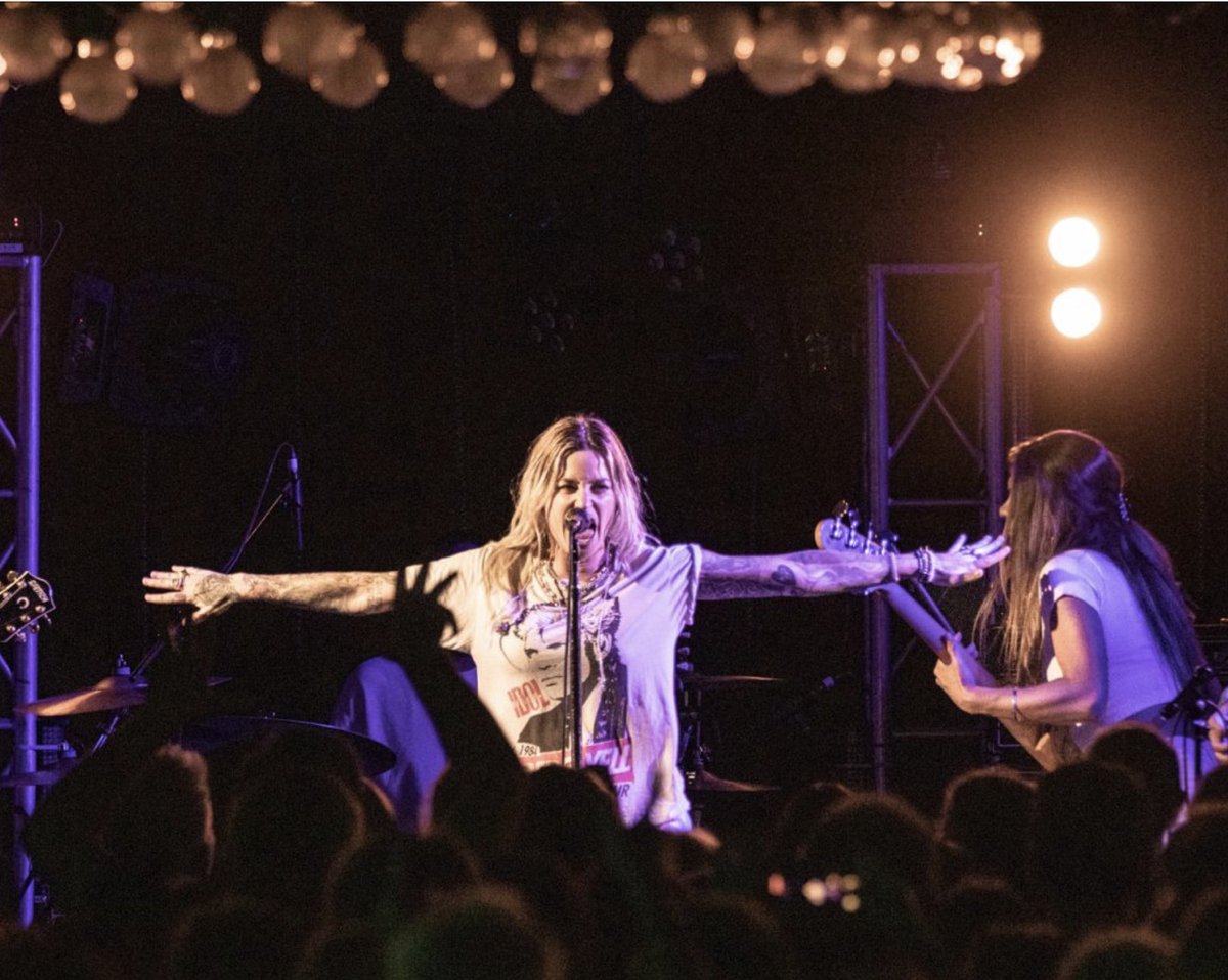 Gin Wigmore tweet media