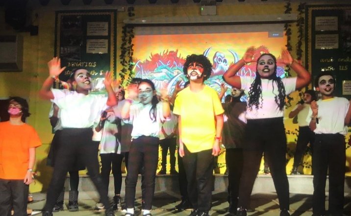IgnatiusPrimary's tweet photo. A massive well done to all the children involved in the incredible production of the Lion King today!! After the months of hard work rehearsing, the children finally took to the stage at the Lyceum Theatre. It was a fantastic performance and they did an amazing job!! 🦁👑 https://t.co/9cICabd3sm