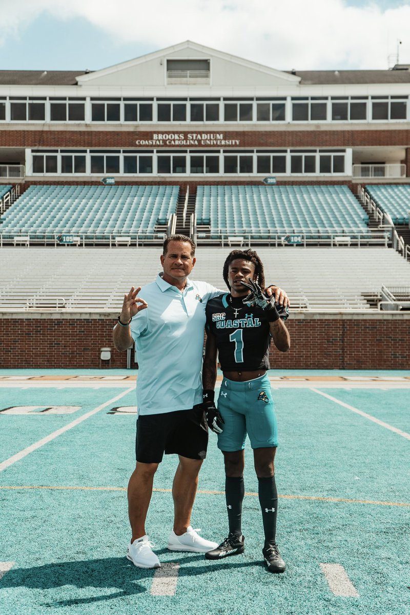 JosiahBooker8's tweet photo. Had a great time at @CoastalFootball 🏝️‼️ @CoachParks84 @CoachLittles @coachdt1304 https://t.co/Q3jDQ2Zv8q