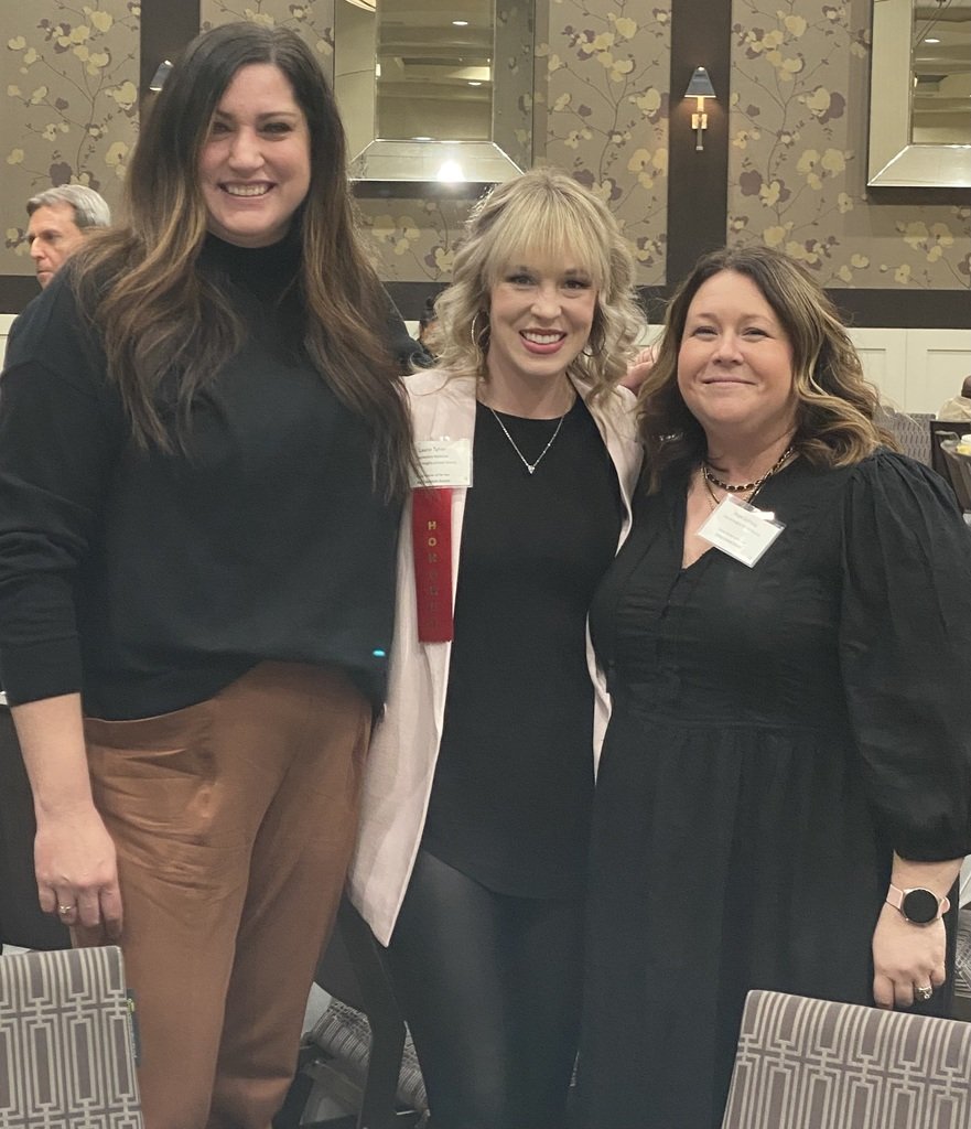 USD288's tweet photo. Three Kansas Teacher of the Year nominees from Central Heights!
Mrs. Michelle Smith (2022), Mrs. Laurie Tyner (2024), Mrs. Hope Lickteig (2020)
Ladies, you are #CHstrong! https://t.co/wiTKVoOE5r