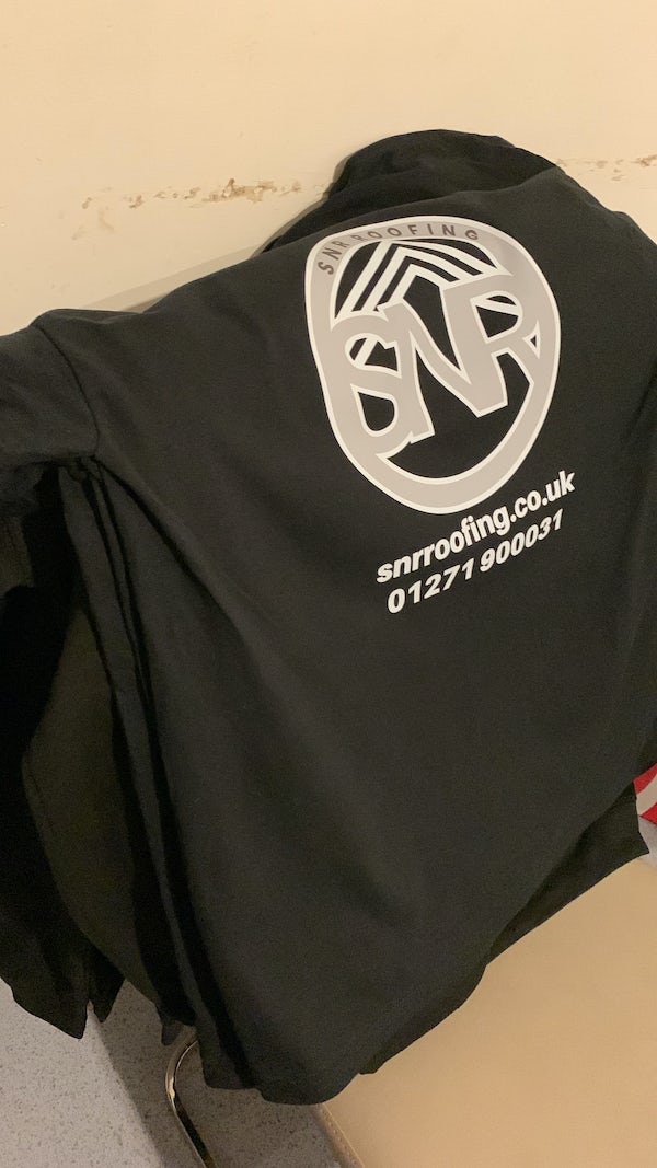 DevonPixels's tweet image. Personalised work wear printed for SNR Roofing #NorthDevon 

#DevonPixels #caps #hoodies #hiviz #barnstaple