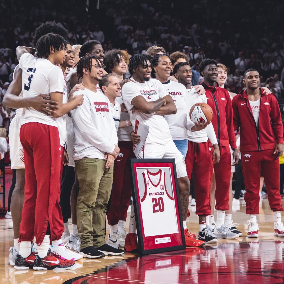 Mani ™ tweet media