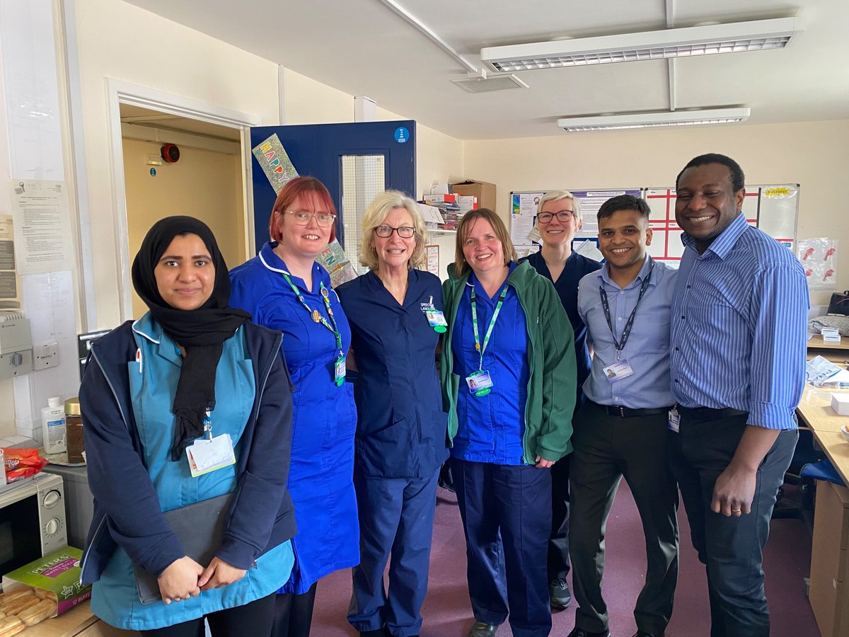 dejolaleye's tweet photo. Happy Retirement to Sarah Harris (Speech Therapist, Head &amp; Neck) @Leic_hospital 🙏👏

You are a true heroine &amp; we are grateful for your years of service to our cancer patients. You have helped improve their quality of life in the darkest moments after chemoradiation or surgery 🙌 https://t.co/9k3hgR4S03