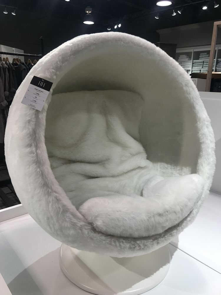 INTERIORPORN1's tweet photo. This looks like the most comfiest chair ever https://t.co/e8xMrLlcFp
