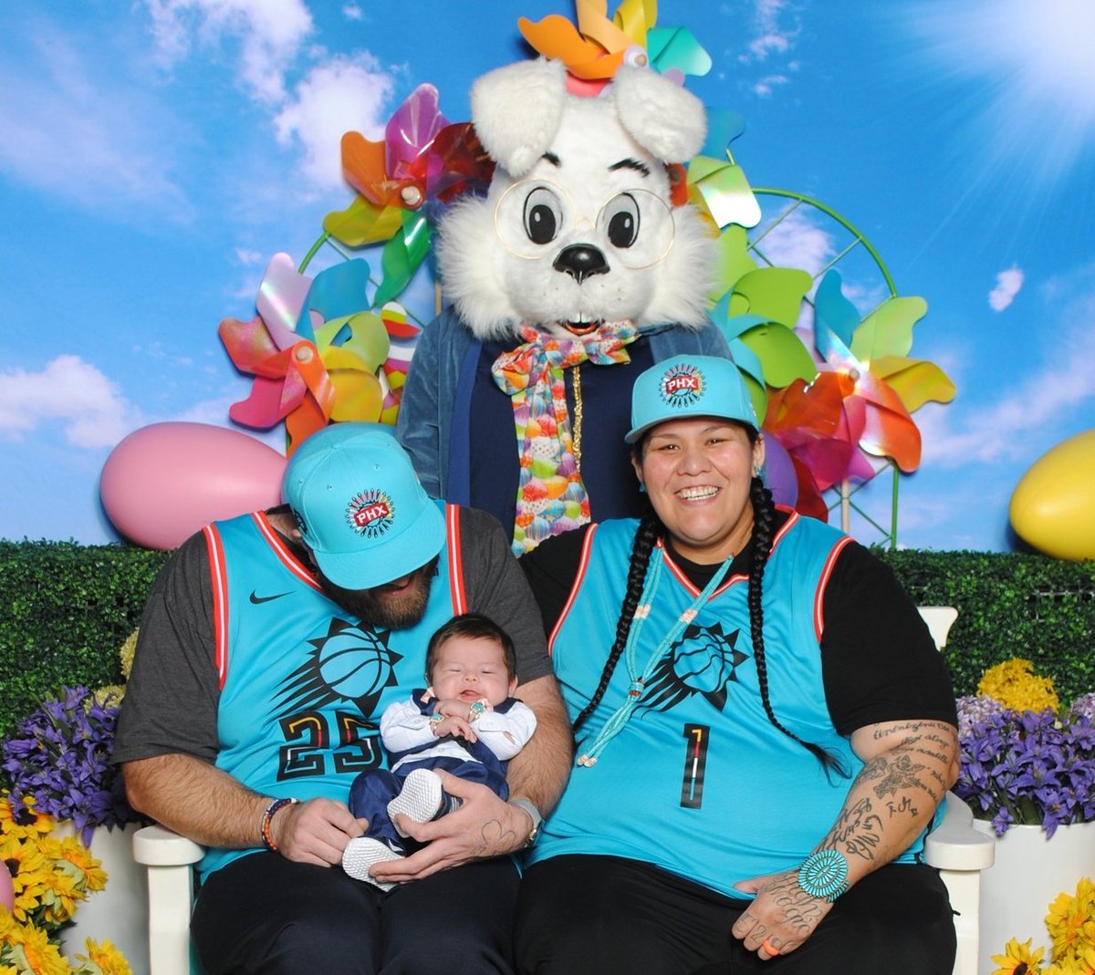 SUNBRERO_602's tweet photo. Today we met the Easter bunny,we approved also GO SUNS💙💙🌞 #babysfirsteaster https://t.co/NeM72etC86