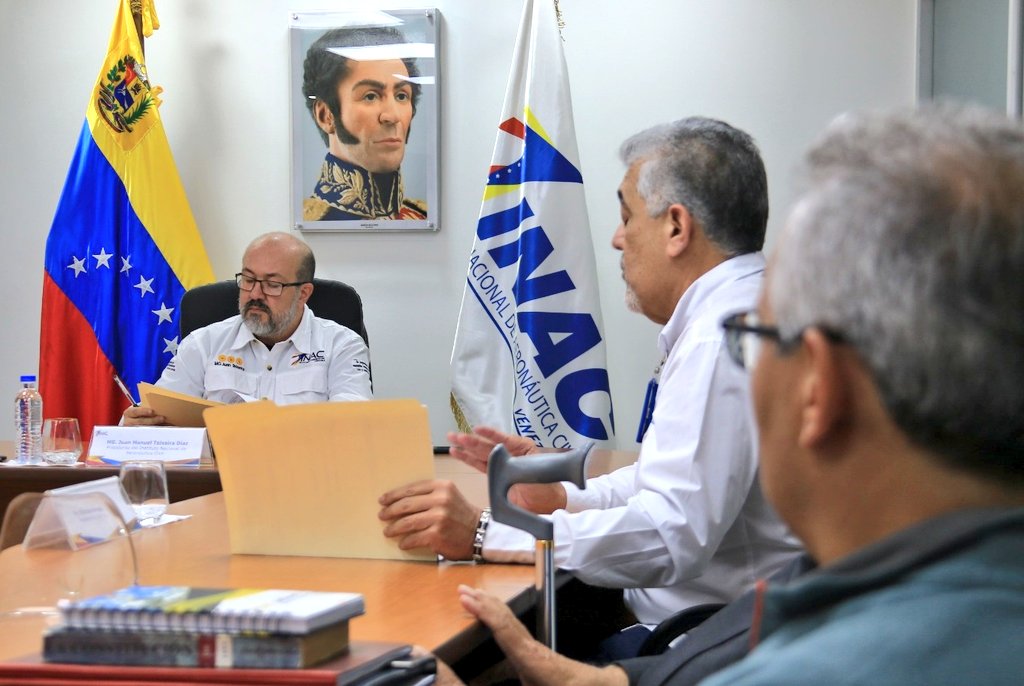 inac_ve's tweet photo. AA, MG. @JuanTeixeiraD en compañía de su equipo gerencial sostuvo reunión con el presidente de la aerolínea #SolarCargo, donde se trataron temas relacionados con la seguridad operacional del transporte aéreo.
¡El #INAC Garantiza el cumplimiento de la normativa aeronáutica! https://t.co/XdPq6TYHYm