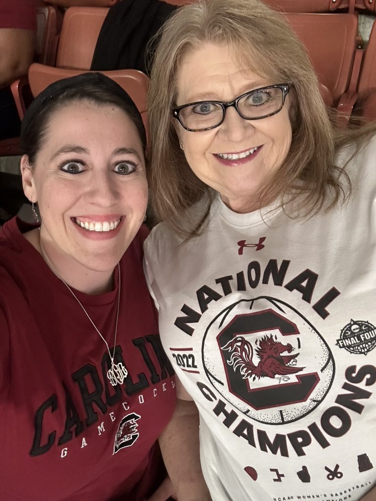 MsOxendine's tweet photo. Let’s go girls! #eliteeight #mmselfie #carolinagirls https://t.co/F3F94Ng5Cs