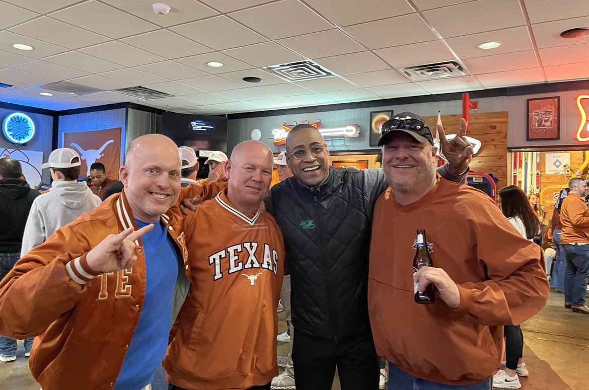 ShawnC_ATX's tweet photo. RT….
The ideal fit.
Extremely happy for and proud for Rodney Terry.
#RodneyTerry https://t.co/5hljVO5CSr