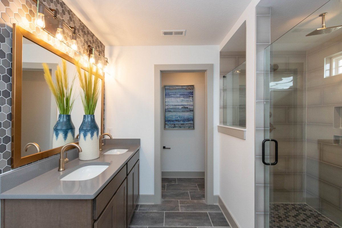 🏡NOW SELLING | Downtown Shelbyville

➡️davishomes.com/community/hami…

✨ WALKABLE TO SHELBYVILLE'S PUBLIC SQUARE
✨ 1600 - 2400 SQ FT • 2 - 5 🛏 • 2.5 - 3.5 🛁