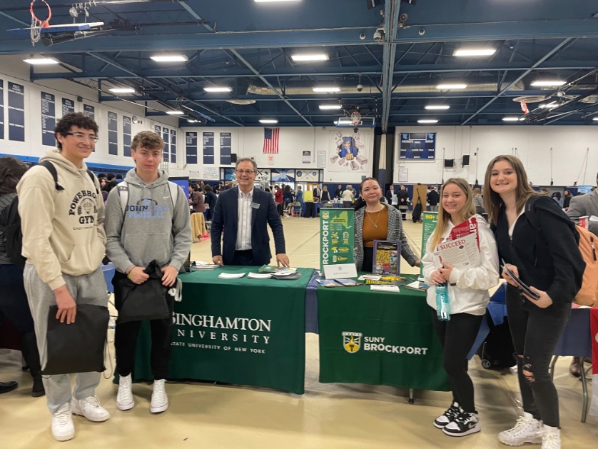 EKirmssKeating's tweet photo. On Friday, JJHS welcomed over 100 vendors to participate in our annual C&amp;C Fair. These professionals brought knowledge, passion, and energy to our students! Thank you to all that made this day a success!!! @WCSDEmpowers @drbonkwcsd @johnjayseniorhs https://t.co/1sLMc5phmD