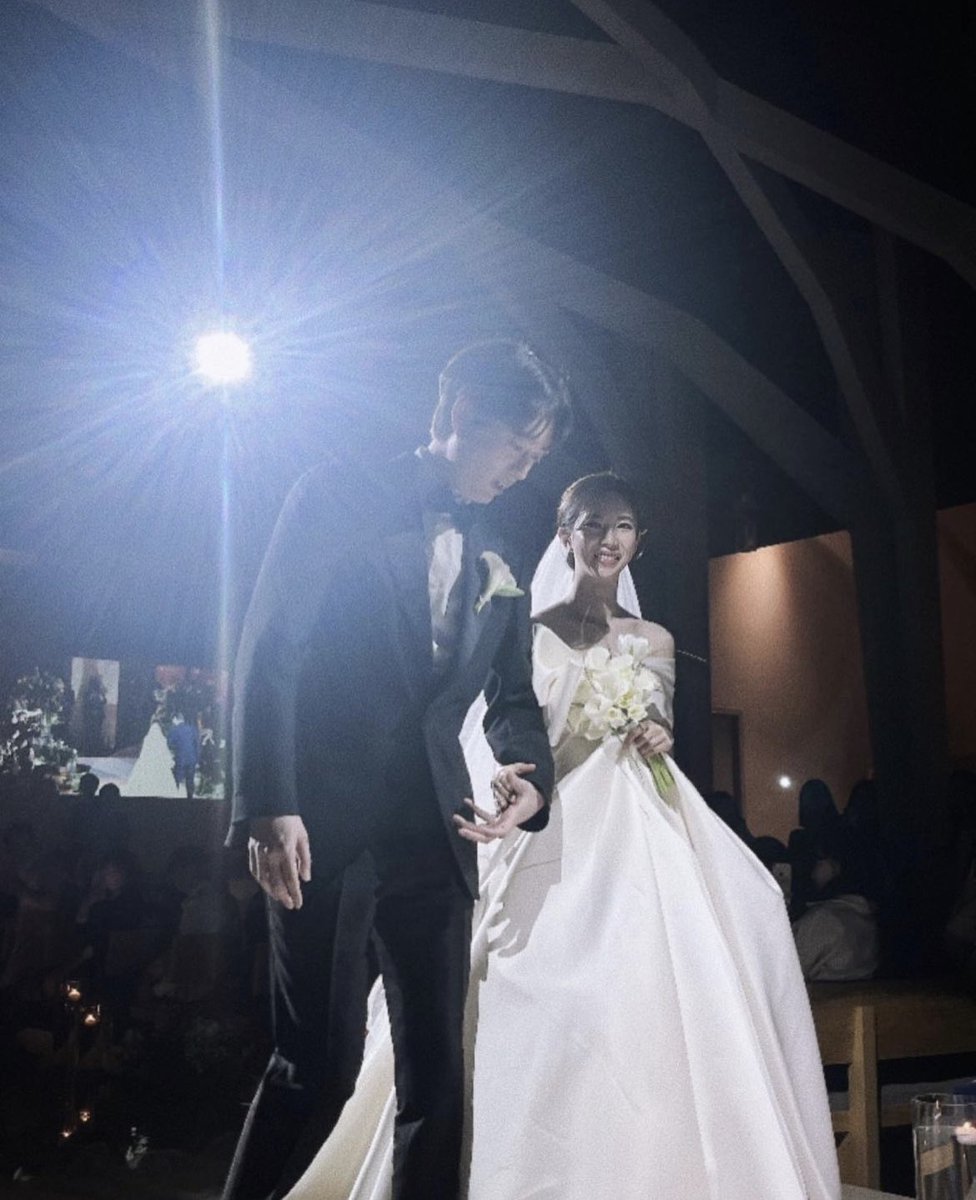 ultplayback's tweet photo. Playback’s Yunji got married on March 18th! Hayoung, Woolim &amp; Eunjin attended the wedding. Congratulations to the happy couple🥰🤍  

#플레이백 #이윤지 https://t.co/nfS8Ytg9t3