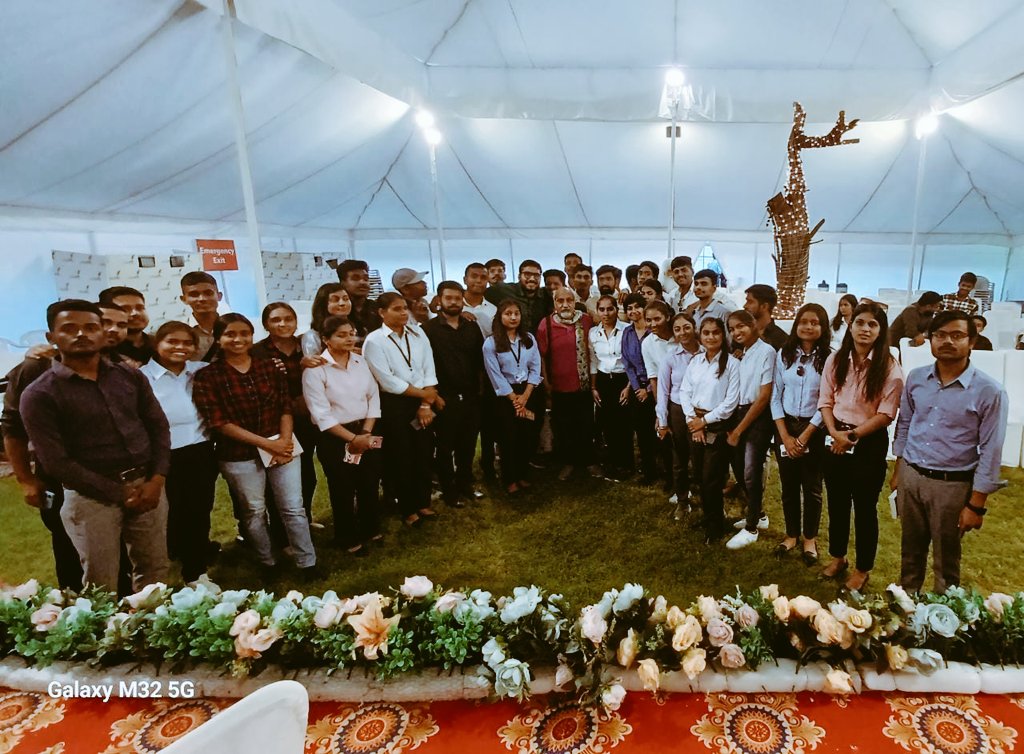 kamalistan4u's tweet image. #RajasthanLiteraryFestival #Jodhpur attended by students of @policeuniversty #SPUP .

GREAT exposure for the students to gain the live experience of hearing and interaction with the great literary figures. 
Pic: students with Shree @Narendragupt 

Thanks @DrAlokVC ji and Team.