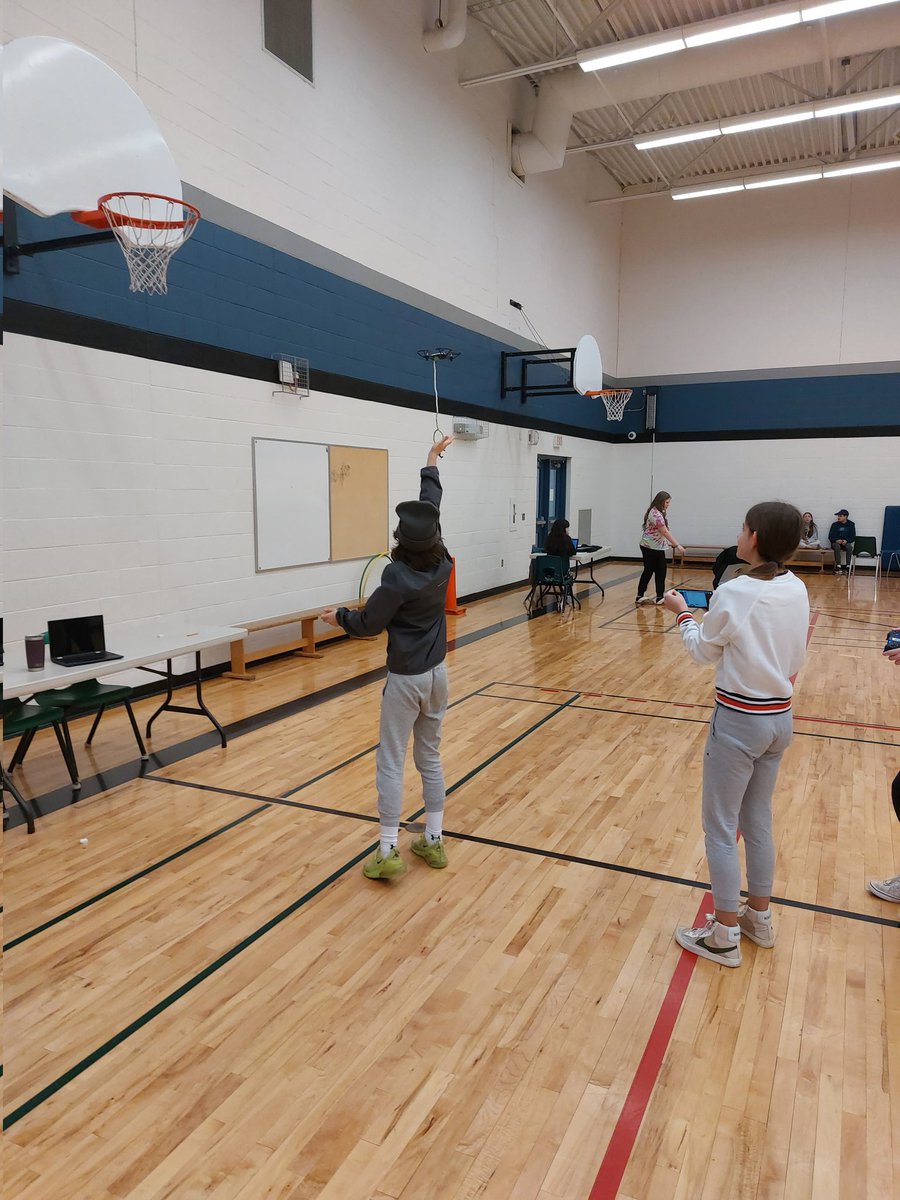 Mark_Phillips_8's tweet photo. @ESCStFXavier | Une journée #STIAM avec @marclcote de DroneGO! Les élèves de Mme St-Louis ont pu faire du prototypage, de la programmation, ainsi que réussir multiples défis. Nous avons aussi élucidé les carrières en lien avec les drones. Gros Merci! #MHS #PAJO #Cscprovidence https://t.co/W3iv1HwVKu