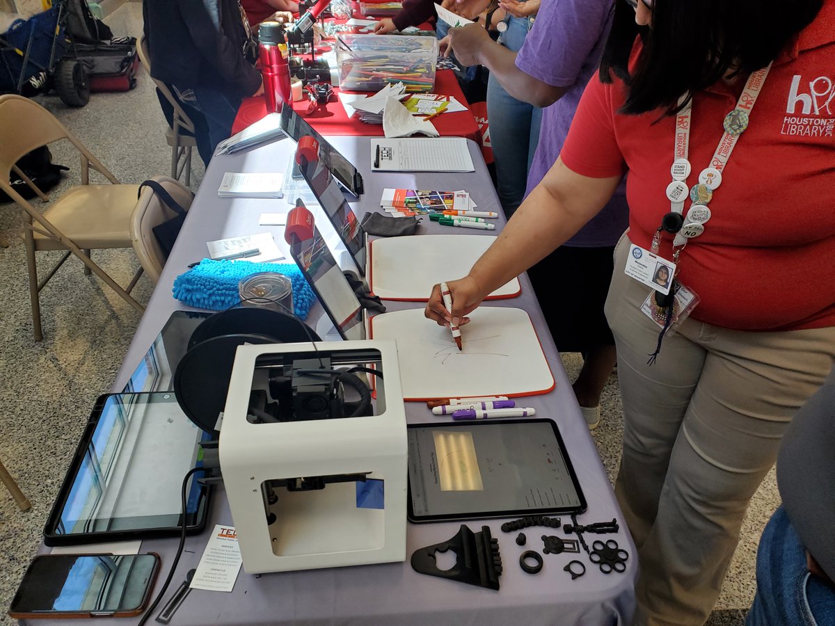 houstonlibrary's tweet image. Our wonderful staff had a great time at @TeenBookCon on Saturday. We hope you did, too! #TeenBookCon2023 #ILoveHPL #HPLCommunityEngagement