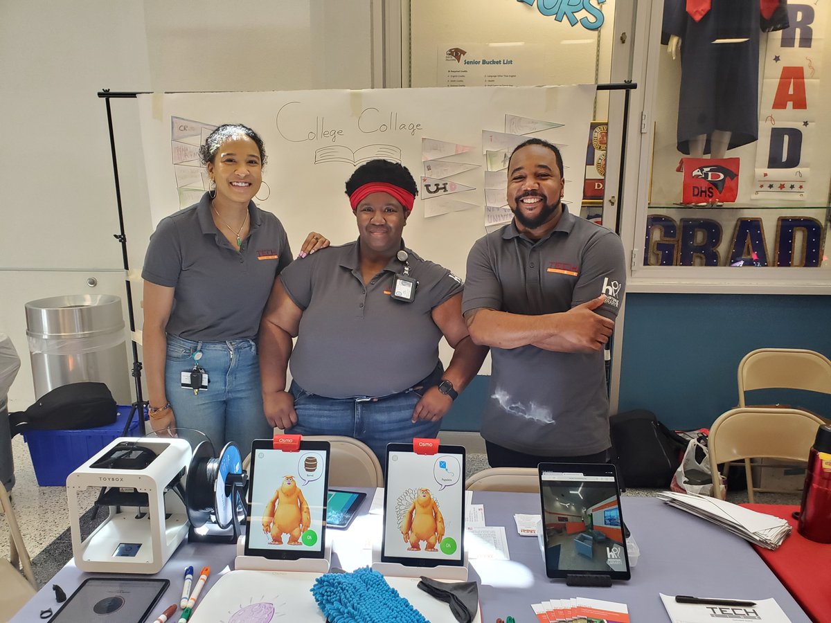 houstonlibrary's tweet image. Our wonderful staff had a great time at @TeenBookCon on Saturday. We hope you did, too! #TeenBookCon2023 #ILoveHPL #HPLCommunityEngagement