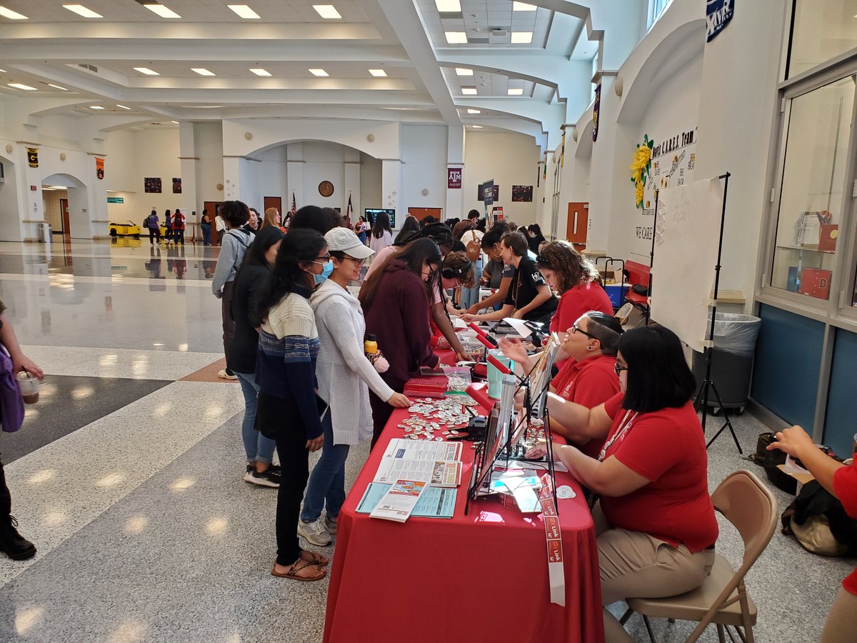 houstonlibrary's tweet image. Our wonderful staff had a great time at @TeenBookCon on Saturday. We hope you did, too! #TeenBookCon2023 #ILoveHPL #HPLCommunityEngagement