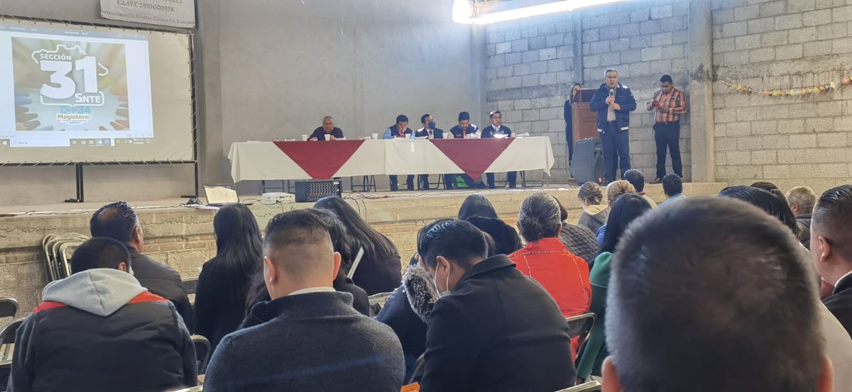 SNTE31Tlaxcala's tweet photo. Compañeras y compañeros de la Delegación D-1-34 Región Huamantla, reciben información de primera mano por parte de nuestro Secretario General Cutberto Chávez.

Cada acción es en beneficio de las y los agremiados.
¡Somos un #MagisterioFuerteyTransformado! 🙌 https://t.co/cCA94wjvWn