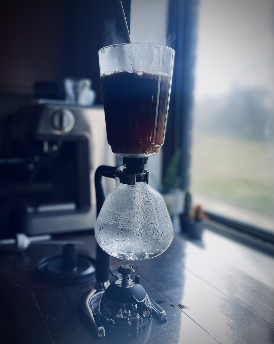 blackfodder's tweet photo. Alternative coffee home brewing. A delight for both the eyes and the palate. Have you tried syphon yet? https://t.co/WPzMSb68YU