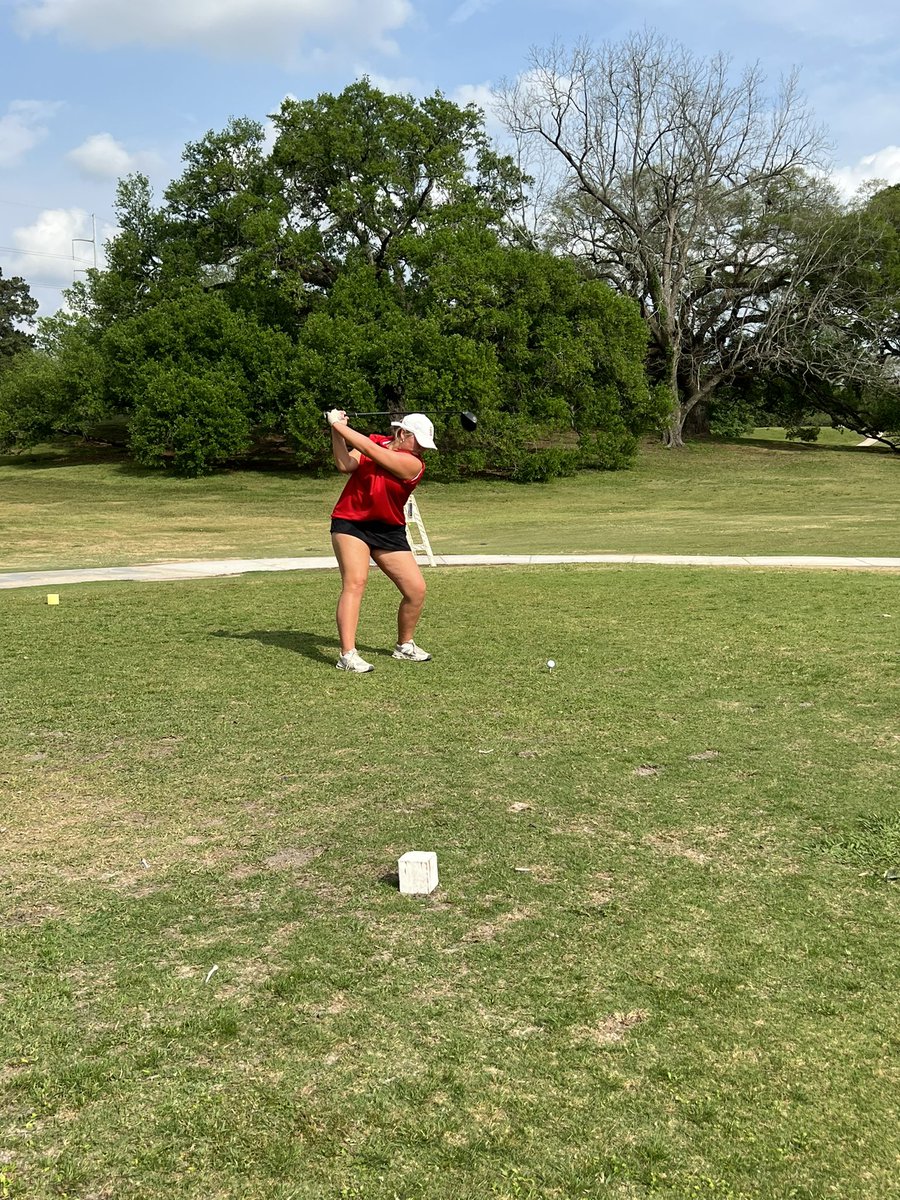 Who knew🤔 Yep, the Panthers have a girls 🏌️‍♀️⛳️
team, Breanna &amp; Madison 
Girls competed in their last match of the regular season, placing 3rd as a team. Madison placed 4th overall.