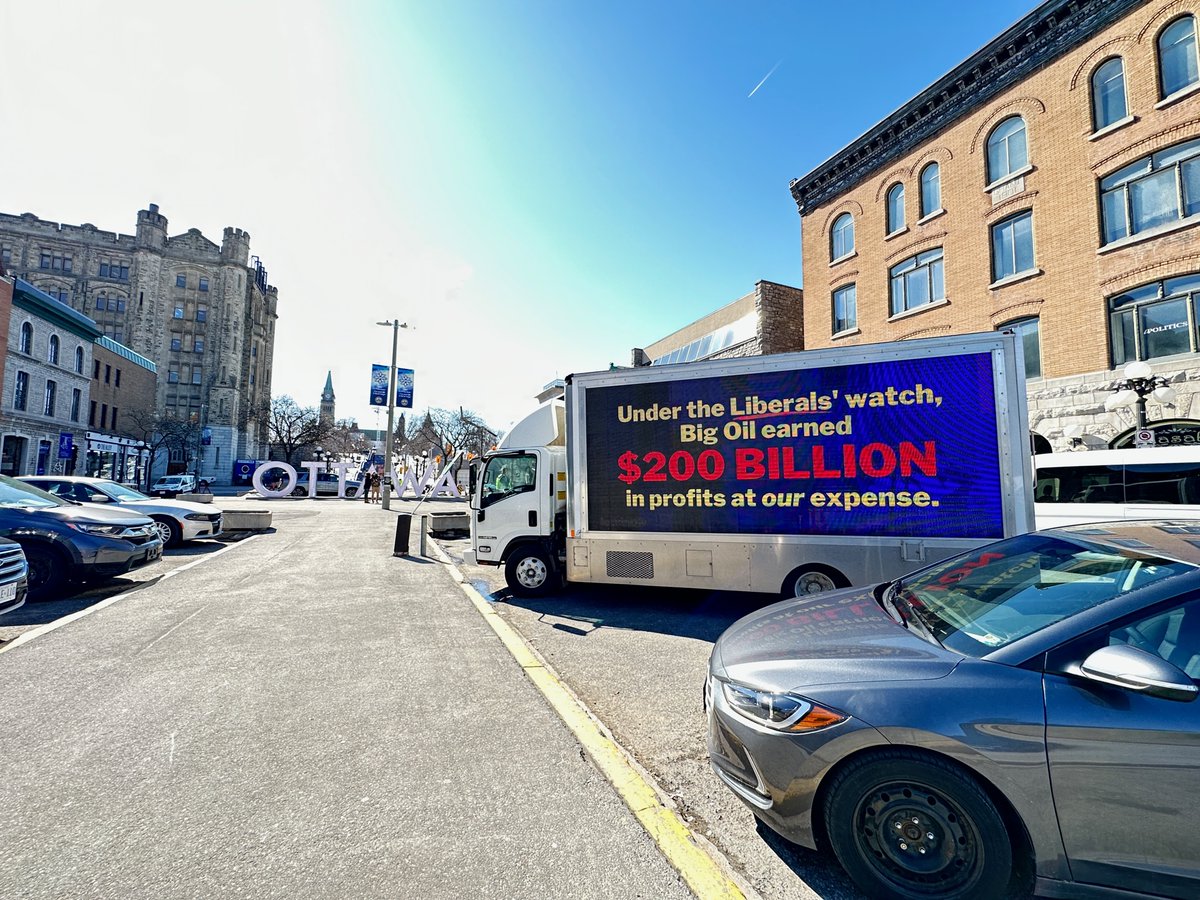 leadnowca's tweet image. While the Trudeau government claims climate leadership, Canada is now lagging behind the U.S. on more counts than one.

Thanks to hundreds of Leadnow members, we brought our message to PM @JustinTrudeau while president @JoeBiden visited Ottawa! We need a strong #EmissionsCap now.