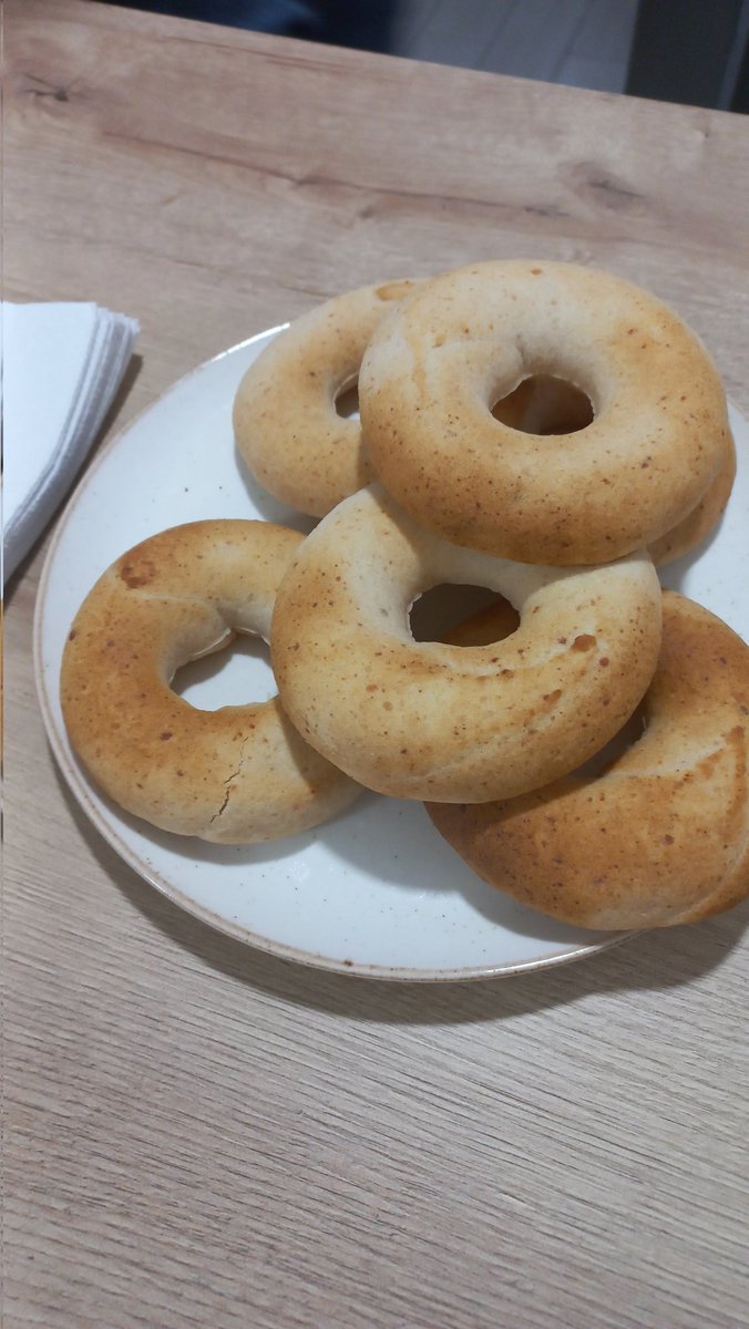 mia_lapo's tweet image. Hora del top 3 de comidas. Congelados sanin. Brutales. #pandebono