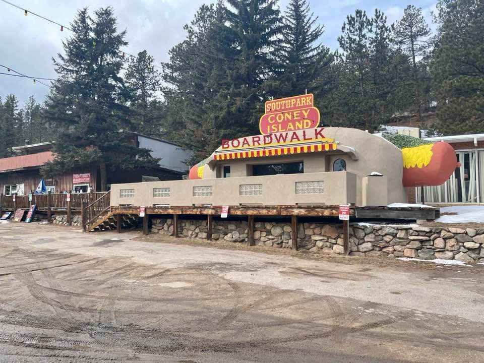 JimHeskett's tweet photo. You know the hot dog that Cartman and his mom live in on South Park? Did you know that’s a real place? It’s about an hour from Denver. https://t.co/0UU8Yoldll