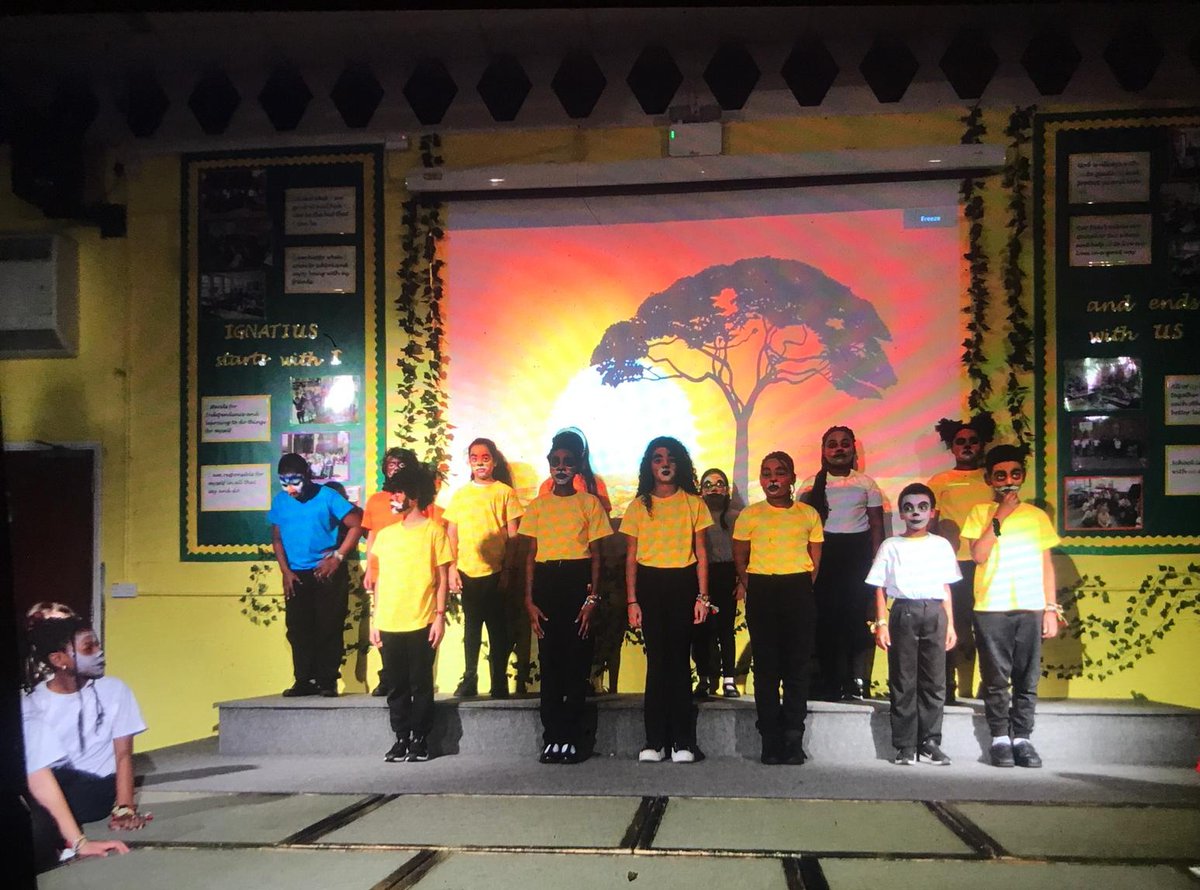 More great behind the scene shots of final preparations before today's big performance!!