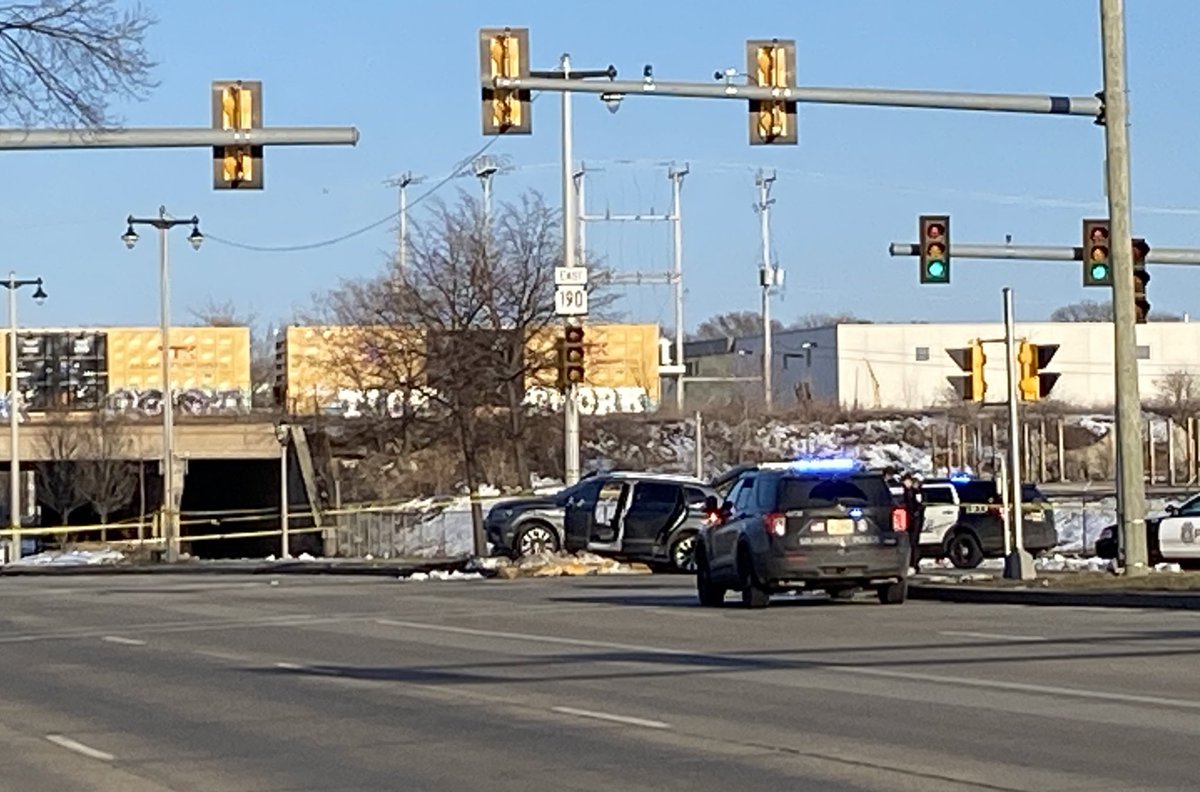 Caroline Reinwald on Twitter "Car crashed into a street light at 34th