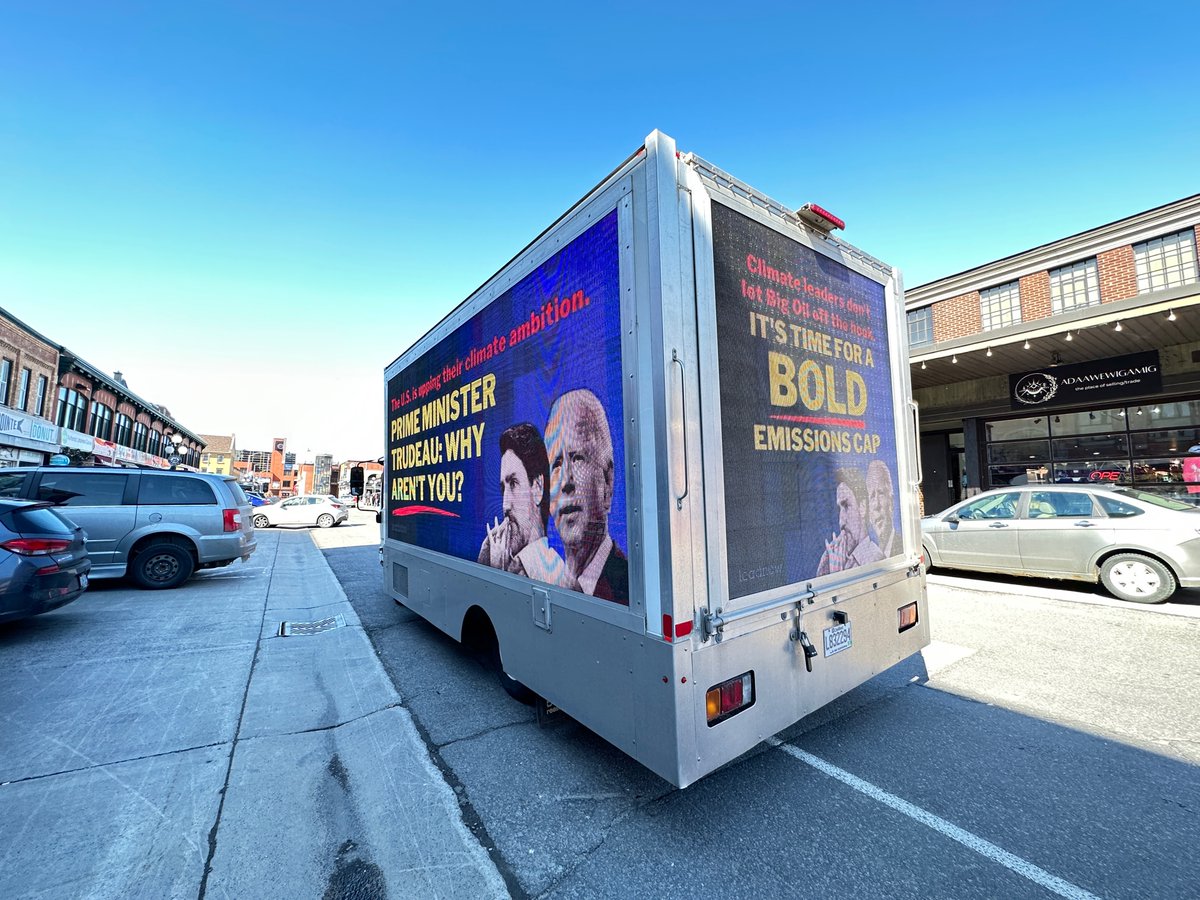 leadnowca's tweet image. While the Trudeau government claims climate leadership, Canada is now lagging behind the U.S. on more counts than one.

Thanks to hundreds of Leadnow members, we brought our message to PM @JustinTrudeau while president @JoeBiden visited Ottawa! We need a strong #EmissionsCap now.