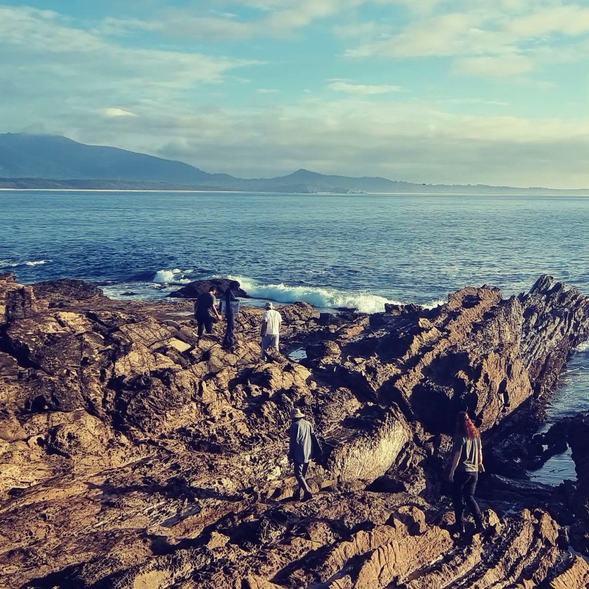 RobinArmit's tweet image. Great to be back in Bermagui on the Advanced Structural Mapping camp with students from Monash, Melbourne and Federation universities (Victorian Institute of Earth and Planetary Sciences) #structuralgeology