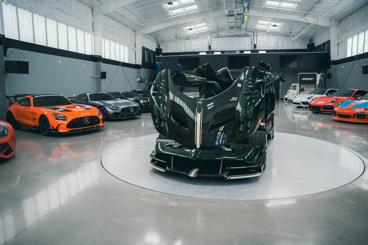 CodyNogowski24's tweet photo. My buddy finally finished his insane garage!!! https://t.co/BPIgYF0XqQ