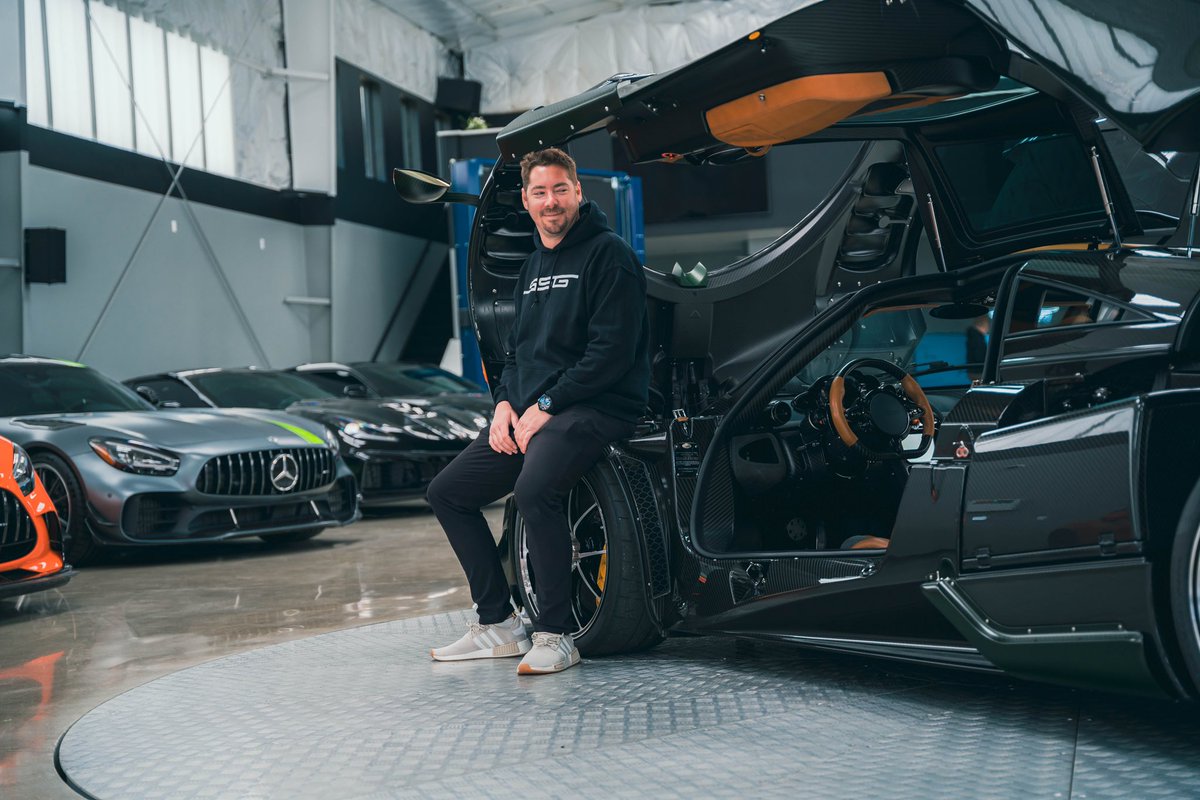 CodyNogowski24's tweet photo. My buddy finally finished his insane garage!!! https://t.co/BPIgYF0XqQ